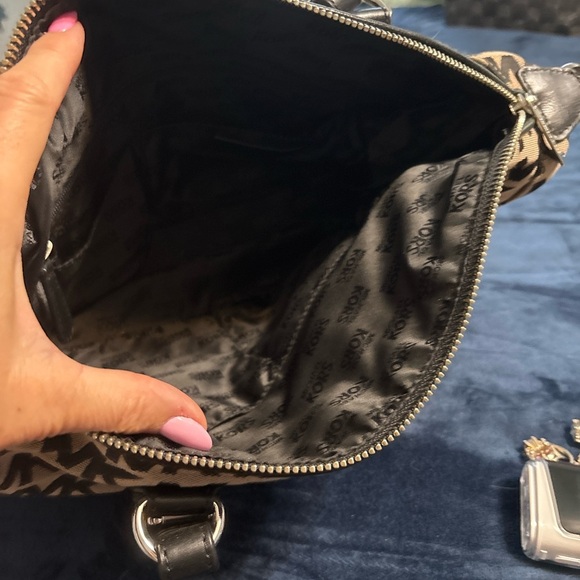 Michael Kors MK Signature Satchel Bag Beige & Black - Picture 4 of 4